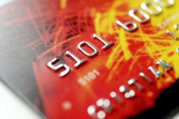 PE a adoptat limitarea comisioanelor la plata cu cardul